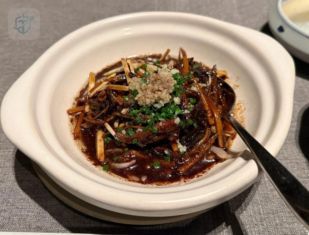 Bowl of Shanghai scallion-oil noodles served at Alila Shanghai