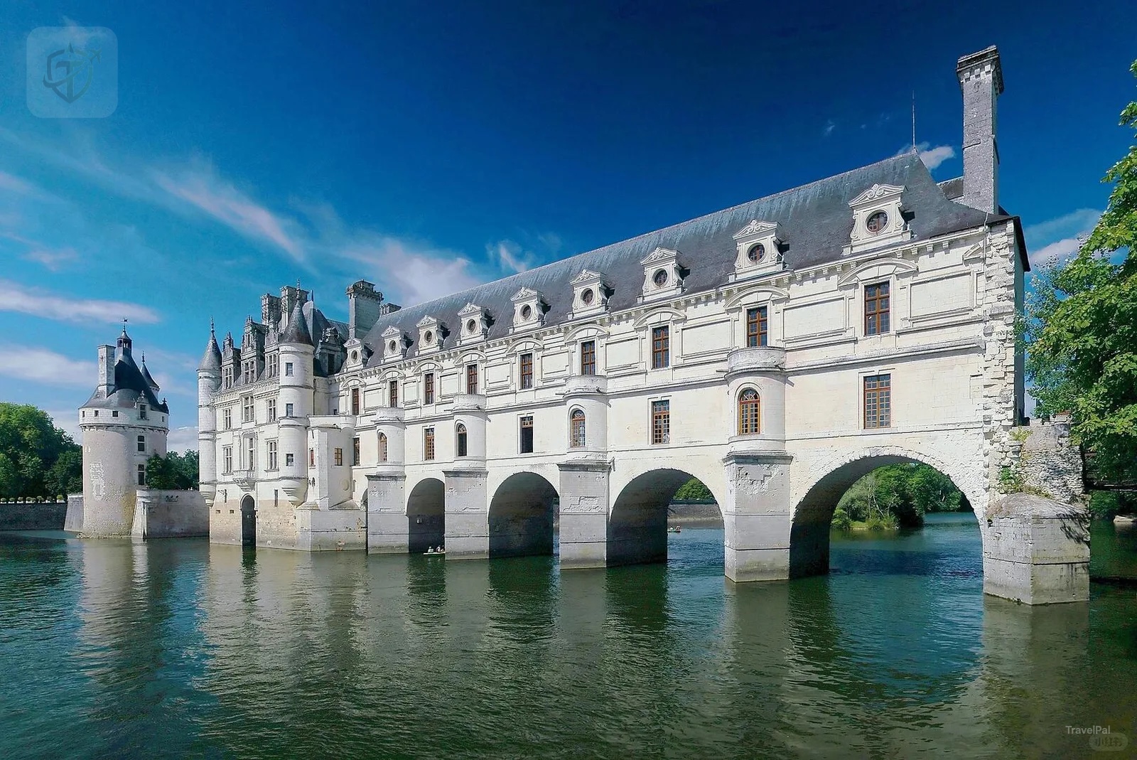 Château de Chenonceau spanning the River Cher