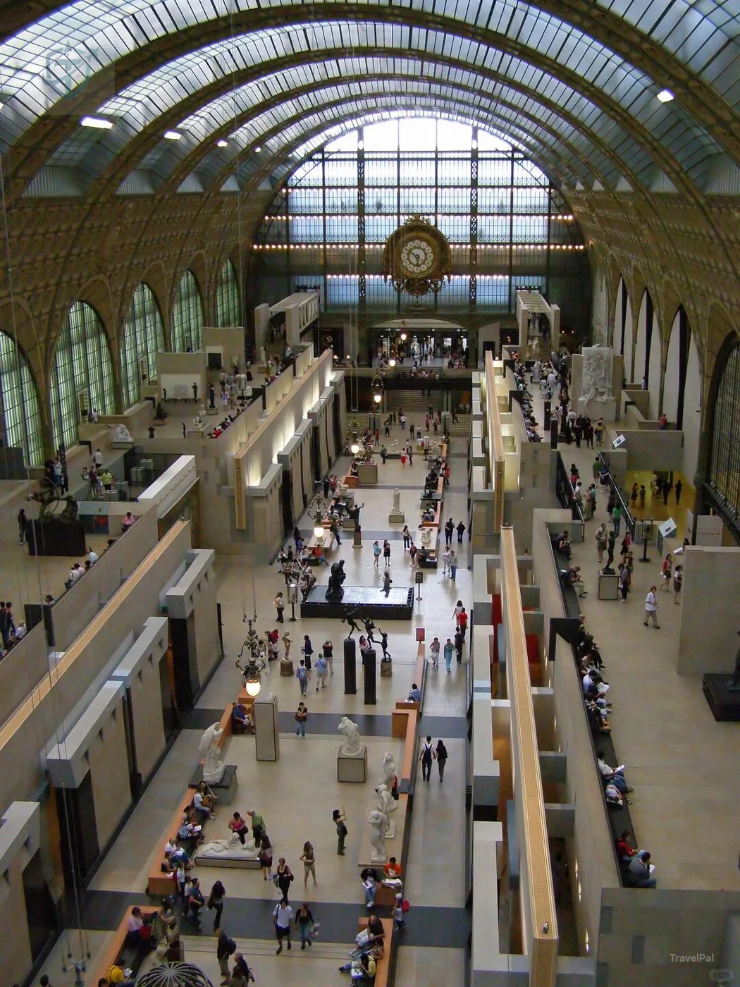 Central nave and galleries inside the Musée d’Orsay