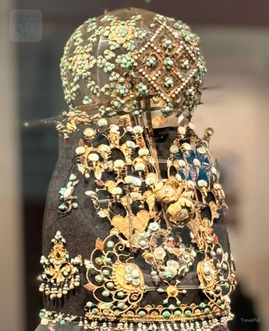 Scientifically reconstructed jeweled headdress from the Tang-period tomb of Li Chui