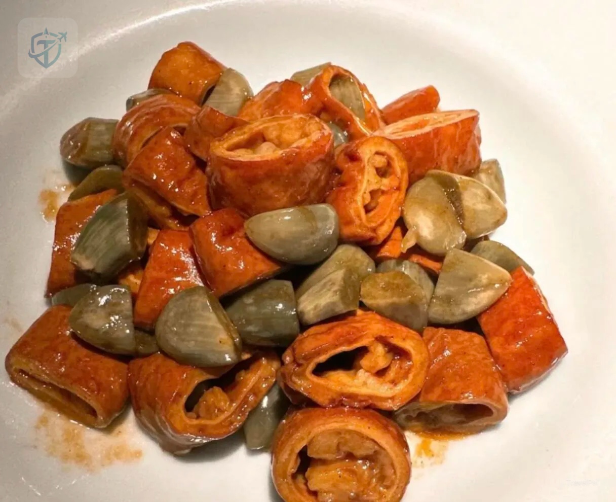 Braised pork intestine with green pickled Laba garlic